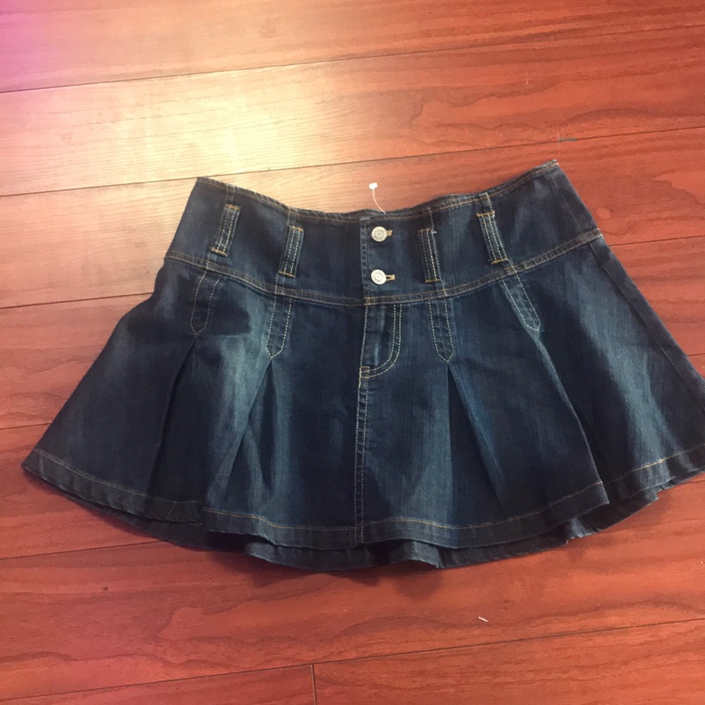 Bebe skirt